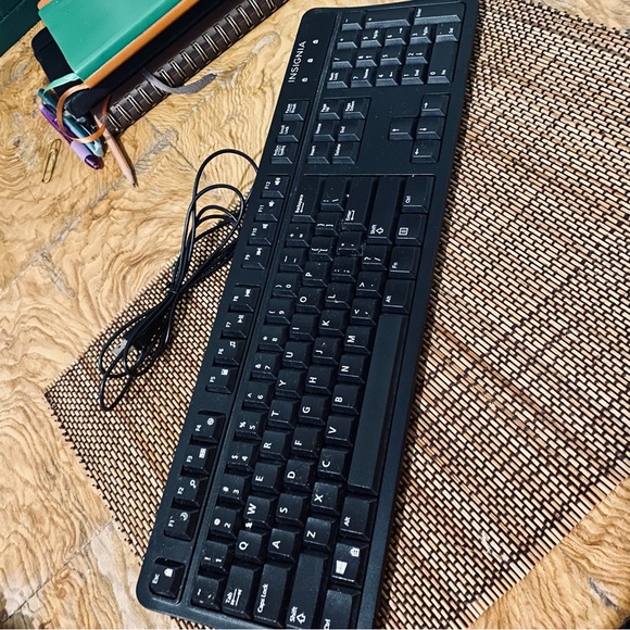 Insignia Full-size Wired USB Keyboard - Black - Picture 5 of 8